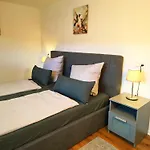 아파트 Zum Goldgraeber - Stilvoll Wohnen - Parkplatz - Perfekt Fuer Moselurlaub 베른카슈텔쿠에스